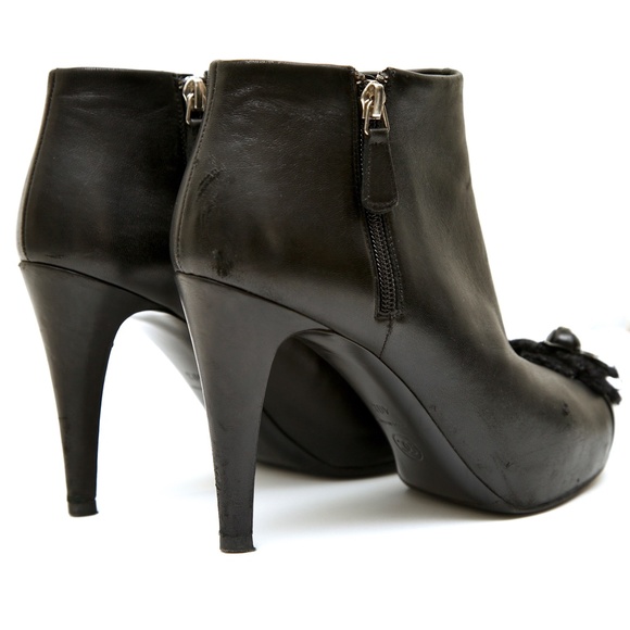 CHANEL Black  Ankle Boots Leather Tweed Camilla Cap Toe Silver CC Zipper Sz 40.5 - Picture 8 of 10
